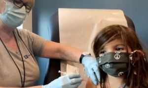 Pfizer tuyên bố vaccine hiệu quả trên 90% với trẻ 5-11 tuổi