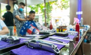Hà Nội ra thông báo khẩn tìm người đến tiệm cắt tóc vì có ca COVID-19 mới