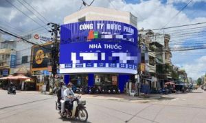 Lùm xùm mặt bằng thuê: Thế Giới Di Động dọn đi, đối thủ lập tức chuyển đến