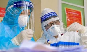 Thợ cắt tóc dương tính SARS-CoV-2, Hà Nội khẩn tìm người