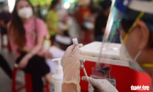 Tiêm vắc xin cho trẻ: Tiếp tục ngóng chờ giải đáp từ Bộ Y tế