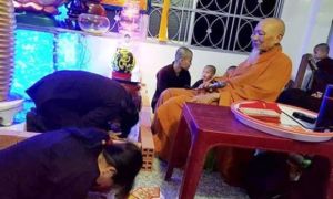 /thumb/thumb.php?src=images/stories/content/2021/10/25/1_thay-ong-noi-cua-tinh-that-bong-lai-le-tung-van-vua-bi-chinh-con-trai-to-cao-la-ai.jpg&w=300&h=180&zc=1&q=80&a=c