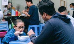 Các hoạt động, dịch vụ tại Hà Nội thay đổi như thế nào khi thành 'vùng vàng'?