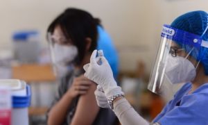 Vắc xin COVID-19 Việt đỏ mắt tìm người thử nghiệm