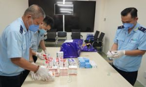 Thu giữ 3.000 viên thuốc hỗ trợ điều trị COVID-19 nhập lậu vào Việt Nam
