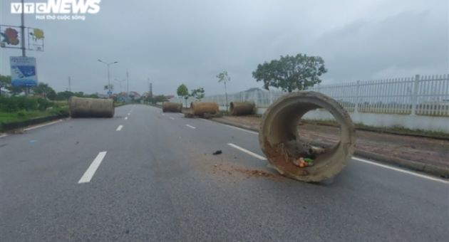 Uỷ ban ATGT đề nghị làm rõ vụ đôi nam nữ sắp cưới đi xe máy tông ống cống tử...