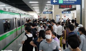 Biển người đi tàu Cát Linh - Hà Đông: Chỉ một F0 cũng có thể bùng phát dịch