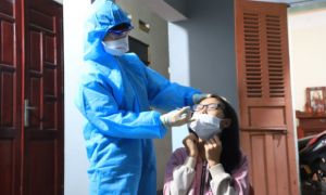 Học sinh học trực tuyến, trường vận động phụ huynh mua kit test COVID-19