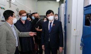 Việt Nam tiếp nhận 1.910 tủ bảo quản vắc xin do Úc và UNICEF hỗ trợ