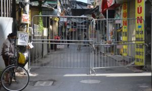 Phát hiện ổ dịch gần 30 ca nghi Covid-19, Hà Nội phong tỏa một khu dân cư