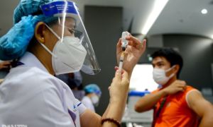 Hà Nội cho phép rút ngắn khoảng cách giữa 2 mũi vaccine AstraZeneca