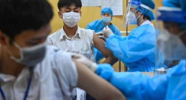 Những học sinh Hà Nội đầu tiên tiêm vaccine Covid-19