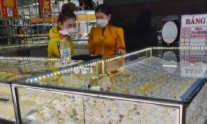 Vàng lao dốc “không phanh“, mở mắt đã mất gần cả triệu đồng: Chuyên gia nói sẽ...