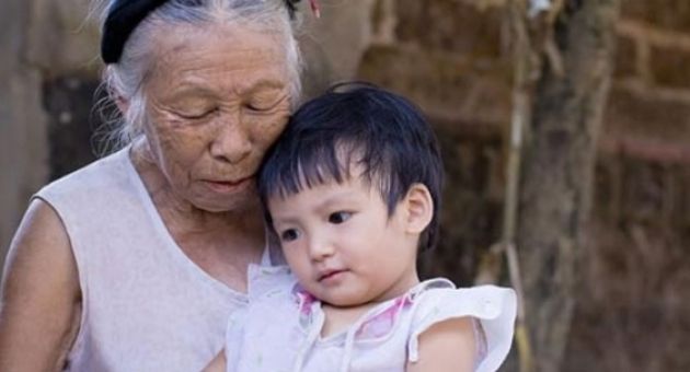 “Cháu bà nội, tội bà ngoại”, 4 lý do bà ngoại rất quan trọng trong việc phát...