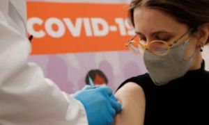 Các hãng dược rục rịch tìm “vũ khí” diệt biến chủng siêu đột biến Omicron