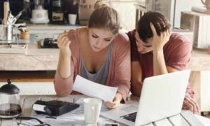 Vợ chồng trẻ nên tiết kiệm thế nào