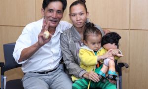 Bộ răng Trịnh Kim Chi dắt đi làm: Thương Tín nói gà, vợ nói vịt, phát ngôn...