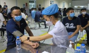 Tiêm vaccine liều bổ sung và nhắc lại cho công nhân khu công nghiệp