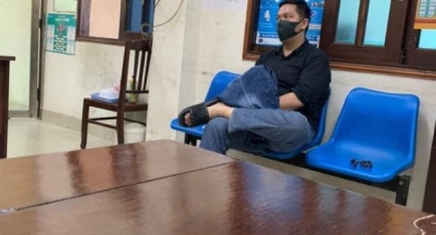 Hình ảnh đầu tiên của bố bé gái 8 tuổi ở cơ quan công an: Một chi tiết gây bức...