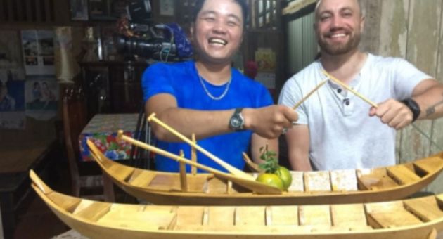 Ở Việt Nam 7 năm, chàng trai ngoại quốc không dám về quê hương