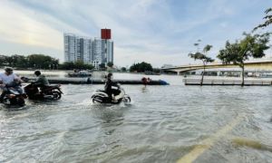 Gió mạnh kết hợp triều cường, TP.HCM đề phòng ngập đầu năm