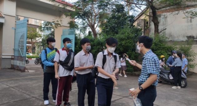 Phụ huynh ở TP.HCM lo vì con đi học vài bữa là thi học kỳ