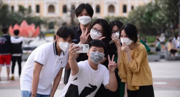 Tin COVID-19 chiều 2-1: Hà Nội vượt 2.000 ca mới, TP.HCM 384 ca, thấp nhất 2...