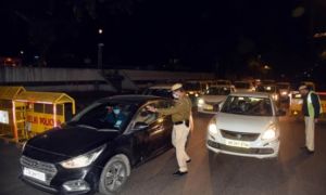 Ấn Độ giới nghiêm cuối tuần tại thủ đô New Delhi, cân nhắc lệnh phong tỏa Mumbai