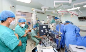 Bác sĩ Huế đi ôtô trong đêm ra Hà Nội nhận tim về ghép thành công cho bệnh nhân