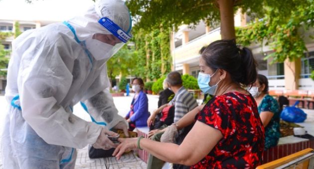 Tin COVID-19 chiều 6-1: Hà Nội tăng mạnh trên 2.700 ca mới, số ca tử vong cả...