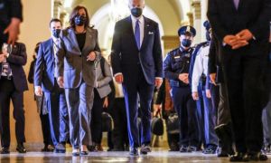 Ông Biden và ông Trump chỉ trích nhau khi nhìn lại 1 năm sau bạo loạn 6-1