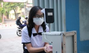 Học sinh lớp 7, 8 ở Củ Chi sẽ đến trường ngày 10-1
