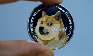 Giá Dogecoin tăng vọt, Bitcoin vẫn chưa thể phục hồi