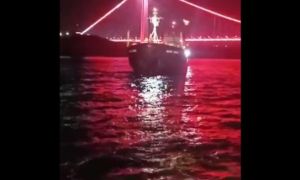 Thế giới suýt gặp nghẽn đường thủy vì 'Hiệp sĩ dũng cảm'