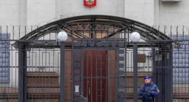 Nga rút người khỏi sứ quán ở Ukraine