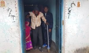 Người đàn ông bị liệt 5 năm bỗng dưng đứng dậy đi lại chỉ sau mũi tiêm...