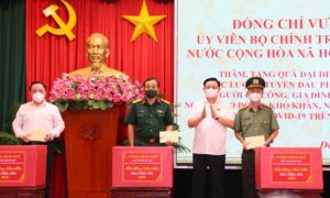 Chủ tịch Quốc hội ghé thăm và chúc Tết người nghèo ở Đồng Nai