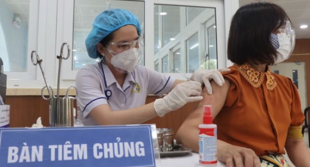Người dân TP.HCM tiêm mũi 3 không cần theo danh sách