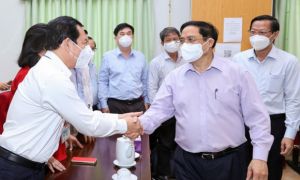 Thủ tướng: Thần tốc tiêm vắc xin cho trẻ 12-17 tuổi để mở cửa lại trường học