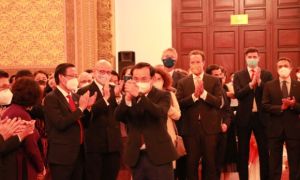 Giám đốc AmCham: 'Việt Nam sẽ vươn lên mạnh mẽ trong năm 2022 nhờ tỉ lệ tiêm...