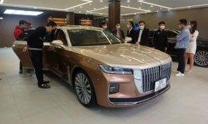 Ô tô Trung Quốc ồ ạt về Việt Nam năm nay: Hongqi tham vọng đấu xe sang, Chery...
