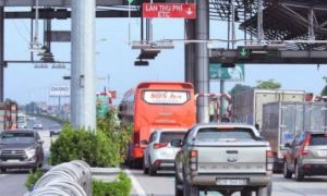 Vì sao xe dán thẻ thu phí không dừng không qua được trạm trên cao tốc?