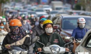 Hà Nội chiều tối 25 Tết: Đường nội thành ùn tắc, bến xe thông thoáng