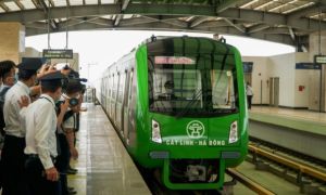Đường sắt Cát Linh - Hà Đông phục vụ suốt Tết, khách đi máy bay giảm mạnh