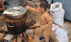 Nhớ nồi nước tắm chiều tất niên của mẹ