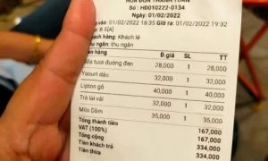 Đi uống cà phê ngày Tết, khách hoang mang tột độ khi thấy quán thu VAT tới......