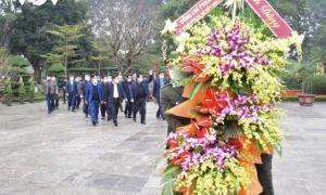Thủ tướng Phạm Minh Chính dâng hương tưởng niệm Bác Hồ tại Nghệ An