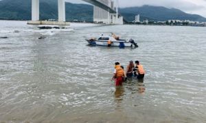 Đang tìm kiếm người nhảy cầu Thuận Phước, lại có người nhảy cầu tự tử