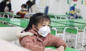 Học sinh tiểu học và lớp 6 ngoại thành Hà Nội đến trường từ 10/2