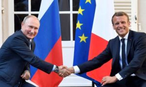 Tổng thống Pháp Macron điện đàm với ông Biden trước khi đến Moscow gặp ông Putin